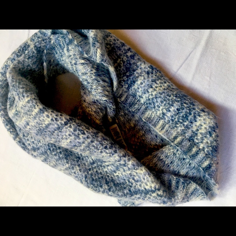Scarve ๐งฃ ๐๐ - Picture 2 of 4